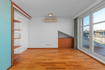 Prodej bytu 3+kk v osobním vlastnictví 107 m², Praha 7 - Holešovice