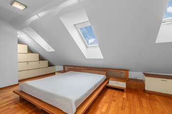 Prodej bytu 3+kk v osobním vlastnictví 107 m², Praha 7 - Holešovice