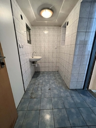 Pronájem výrobních prostor 454 m², Měřín