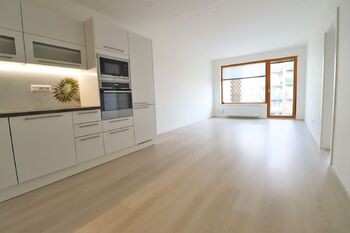 Obývací pokoj s kuchyňským koutem - Pronájem bytu 2+kk v osobním vlastnictví 70 m², Praha 4 - Modřany 