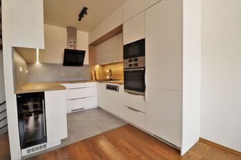 Kuchyňský kout - Pronájem bytu 3+kk v osobním vlastnictví 114 m², Praha 8 - Libeň