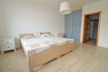 Pokoj ve spodním patře - Pronájem bytu 3+kk v osobním vlastnictví 114 m², Praha 8 - Libeň