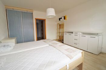 Pokoj ve spodním patře - Pronájem bytu 3+kk v osobním vlastnictví 114 m², Praha 8 - Libeň