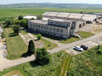 Prodej výrobních prostor 1500 m², Uherčice