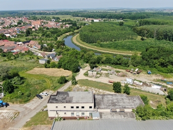 Prodej výrobních prostor 1500 m², Uherčice