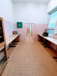 Prodej výrobních prostor 1500 m², Uherčice