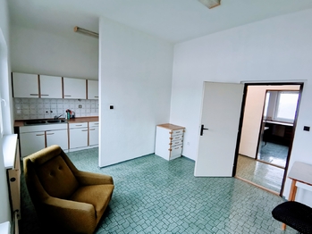 Prodej výrobních prostor 1500 m², Uherčice