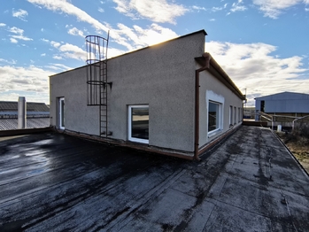 Prodej výrobních prostor 1500 m², Uherčice