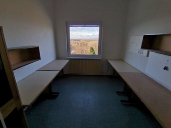 Prodej výrobních prostor 1500 m², Uherčice