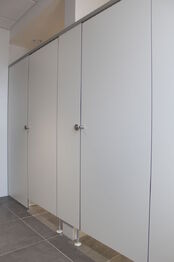 Dámské toalety. - Pronájem kancelářských prostor 39 m², Praha 10 - Dolní Měcholupy