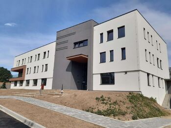 Pohled zvenčí. - Pronájem kancelářských prostor 23 m², Praha 10 - Dolní Měcholupy 