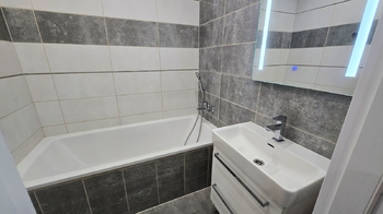 Koupelna s vanou - Pronájem bytu 2+1 v osobním vlastnictví 58 m², Přerov