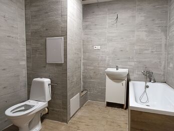 koupelna - Prodej bytu 3+kk v osobním vlastnictví 64 m², Obrnice