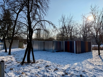 pozemek se 4 montovanými garážemi - Prodej chaty / chalupy 12 m², Moravany