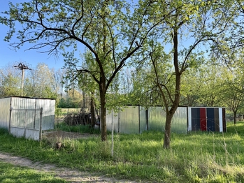 pozemek s montovanými garážemi - Prodej chaty / chalupy 12 m², Moravany