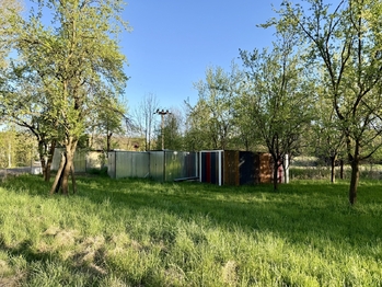pozemek s montovanými garážemi - Prodej chaty / chalupy 12 m², Moravany