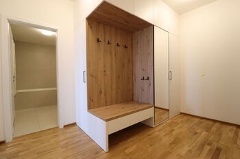 Předsíň - Pronájem bytu 2+kk v osobním vlastnictví 64 m², Praha 9 - Vysočany