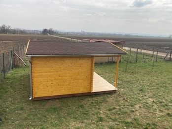 V létě - Prodej chaty / chalupy 15 m², Vnorovy
