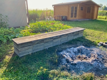 Ohniště a záhon - Prodej chaty / chalupy 15 m², Vnorovy