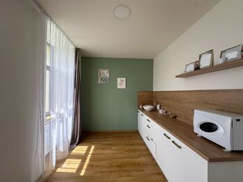 neprůchozí pokoj s pracovní deskou - Pronájem kancelářských prostor 46 m², Prachatice