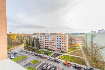 výhled z bytu - Pronájem bytu 3+1 v osobním vlastnictví 68 m², Kladno