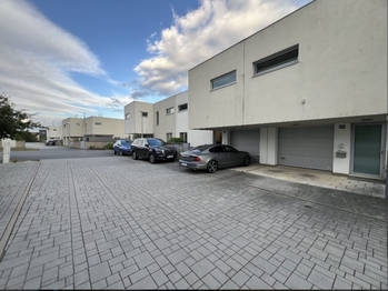 boční pohled na dům - Prodej domu 152 m², Unhošť