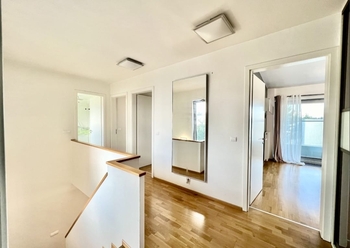 hala v patře - Prodej domu 152 m², Unhošť