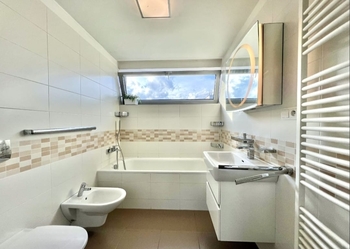 koupelna s toaletou - Prodej domu 152 m², Unhošť