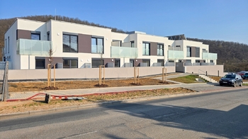 Čelní pohled na dům - Pronájem bytu 4+kk v osobním vlastnictví 170 m², Brno 