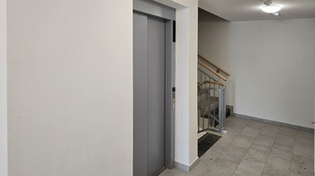 Chodba domu s výtahem - Pronájem bytu 4+kk v osobním vlastnictví 170 m², Brno