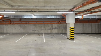 2x garážové stání - Pronájem bytu 4+kk v osobním vlastnictví 170 m², Brno