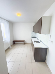 kuchyň - Prodej bytu 1+kk v osobním vlastnictví 38 m², Klecany