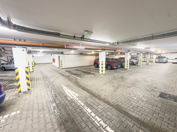 parkovací místo - Prodej bytu 1+kk v osobním vlastnictví 38 m², Klecany