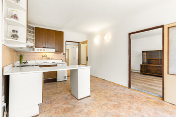 Kuchyně 16,7 m² - Prodej bytu 4+1 v osobním vlastnictví 118 m², Praha 1 - Malá Strana