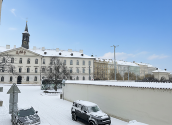 Pohled z okna - Prodej bytu 4+1 v osobním vlastnictví 118 m², Praha 1 - Malá Strana