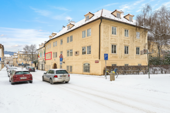 Dům z ulice - Prodej bytu 4+1 v osobním vlastnictví 118 m², Praha 1 - Malá Strana
