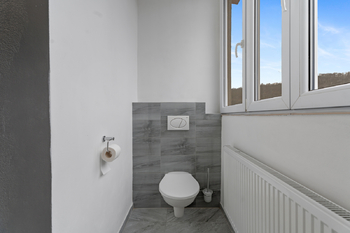 Toaleta - Pronájem bytu 1+1 v osobním vlastnictví 54 m², Ústí nad Labem