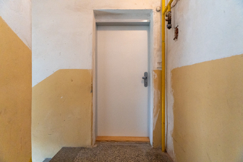 Vchod do bytu - Pronájem bytu 1+1 v osobním vlastnictví 54 m², Ústí nad Labem