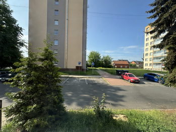 Pohled z obývacího pokoje - Pronájem bytu 1+1 v osobním vlastnictví 38 m², Bohušovice nad Ohří