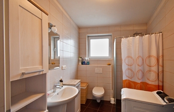 KOUPELNA V PŘÍZEMÍ - Pronájem domu 90 m², Český Krumlov