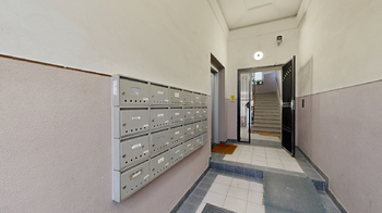 chodba - Prodej bytu 1+kk v osobním vlastnictví 26 m², Praha 3 - Žižkov