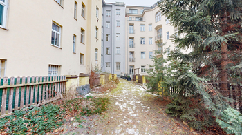 zahrada ve vnitrobloku - Prodej bytu 1+kk v osobním vlastnictví 26 m², Praha 3 - Žižkov