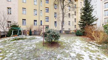 zahrada ve vnitrobloku - Prodej bytu 1+kk v osobním vlastnictví 26 m², Praha 3 - Žižkov