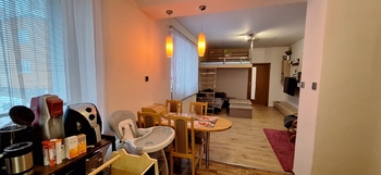 Pohled z kuchyně do obývacího pokoje - Prodej bytu 2+kk v osobním vlastnictví 55 m², Vyškov