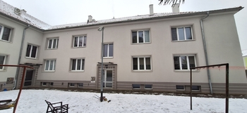 Pohled na vchod do budovy - Prodej bytu 2+kk v osobním vlastnictví 55 m², Vyškov