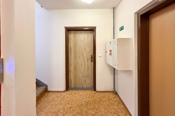 vstup do bytové jednotky - Prodej bytu 2+kk v osobním vlastnictví 48 m², Mladá Boleslav