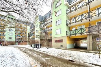 pohled na dům - Prodej bytu 2+kk v osobním vlastnictví 48 m², Mladá Boleslav