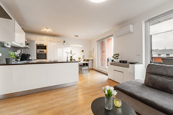 Prodej bytu 3+kk v osobním vlastnictví 89 m², Praha 10 - Pitkovice