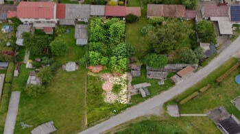 Prodej pozemku 569 m², Dvorce