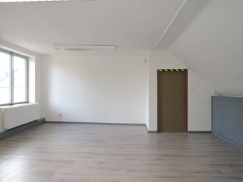 Pronájem výrobních prostor 400 m², Hostivice